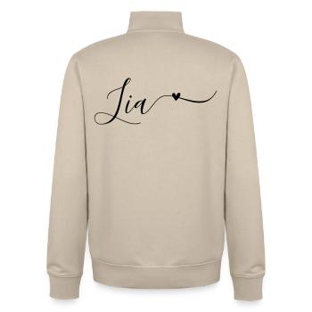 Lia Prénom Décoratif - Sweat zippé unisexe en coton bio Stanley/Stella - beige crème - Dos - AI Model Male 185 dark (185cm)