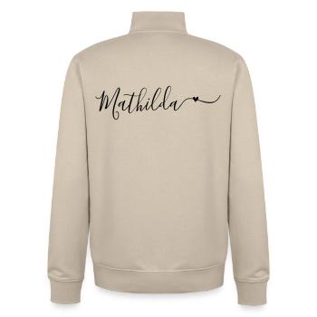 Mathilda Prénom décoratif - Sweat zippé unisexe en coton bio Stanley/Stella - beige crème - Dos - AI Model Male 185 dark (185cm)