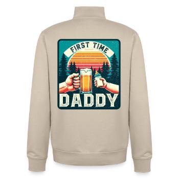 Erstes Mal Papa, Werdender Papa, Zukünftiger Vater - Unisex Organic Zip Sweatshirt von Stanley/Stella - Cremebeige - Hinten - AI Model Male 185 dark (185cm)