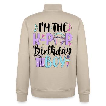 I'm The K Pop Birthday Boy - Unisex Organic Zip Sweatshirt von Stanley/Stella - Cremebeige - Hinten - AI Model Male 185 dark (185cm)