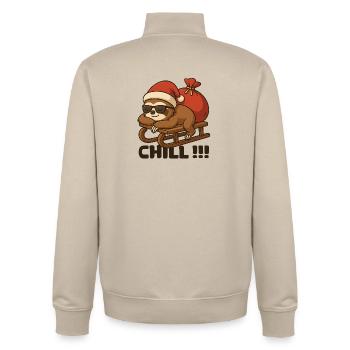 Chilliges Weihnachtsfaultier auf Schlitten - Unisex Organic Zip Sweatshirt von Stanley/Stella - Cremebeige - Hinten - AI Model Male 185 dark (185cm)