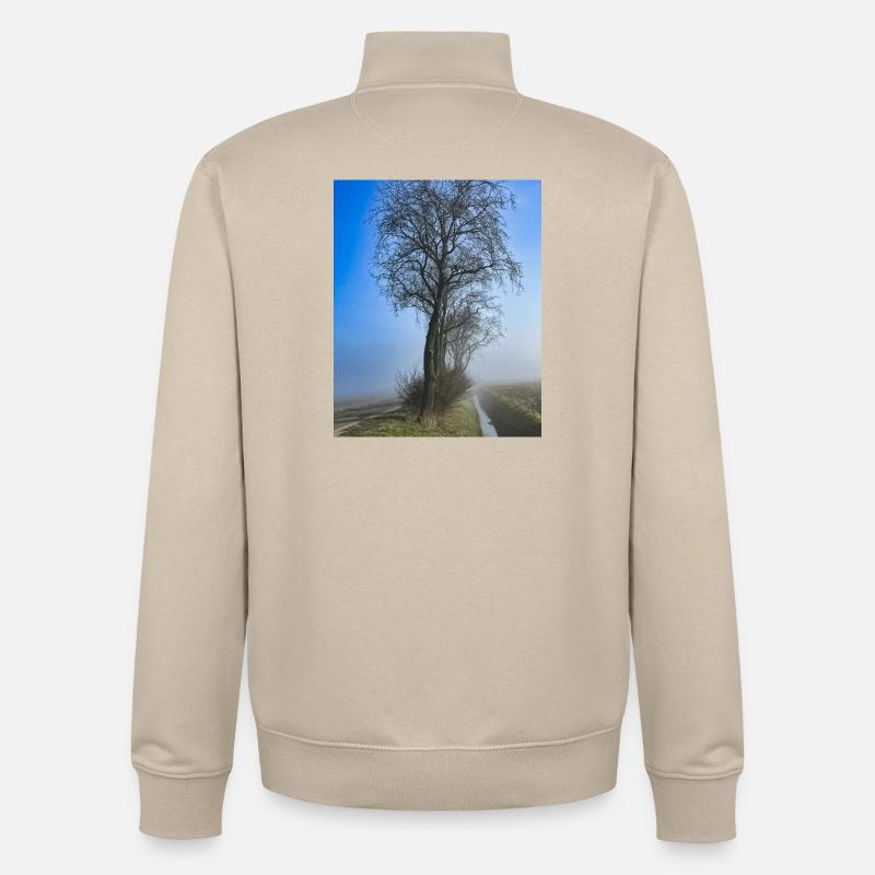 Lonely tree in morning mist - Unisex Organic Zip Sweatshirt by Stanley/Stella - desert dust