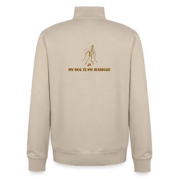 MY DOG IS MY SOULMATE - Unisex Organic Zip Sweatshirt von Stanley/Stella - Cremebeige - Hinten - AI Model Male 185 dark (185cm)