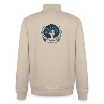 Eine Frau, verwurzelt in der Natur - Unisex Organic Zip Sweatshirt von Stanley/Stella - Cremebeige - Hinten - AI Model Male 185 dark (185cm)