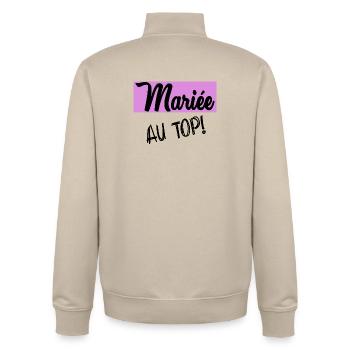 HOCHZEIT. ZUKÜNFTIGE BRAUT. Junggesellinnenabschied - Unisex Organic Zip Sweatshirt von Stanley/Stella - Cremebeige - Hinten - AI Model Male 185 dark (185cm)