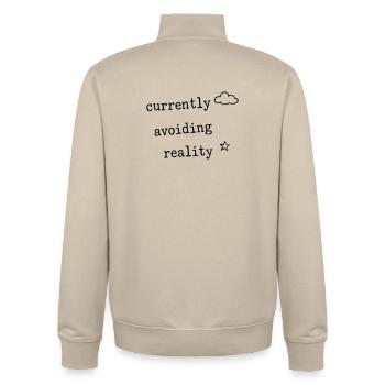 Derzeit vermeide ich das Reality-Witz-Shirt - Unisex Organic Zip Sweatshirt von Stanley/Stella - Cremebeige - Hinten - AI Model Male 185 dark (185cm)