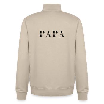Horizontales PAPA Design in Schwarz für helle Mode - Unisex Organic Zip Sweatshirt von Stanley/Stella - Cremebeige - Hinten - AI Model Male 185 dark (185cm)
