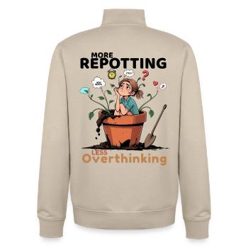 Overthinking? Zeit für’s Umtopfen! - Unisex Organic Zip Sweatshirt von Stanley/Stella - Cremebeige - Hinten - AI Model Male 185 dark (185cm)