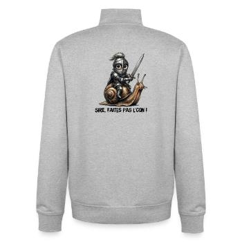 Sire, sei kein Narr! - Unisex Organic Zip Sweatshirt von Stanley/Stella - Grau meliert - Hinten - AI Model Male 185 light (185cm)