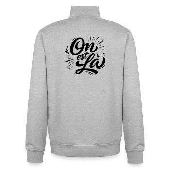 On Est Là - Slogan Français Quotidien - Sweat zippé unisexe en coton bio Stanley/Stella - gris chiné - Dos - AI Model Male 185 light (185cm)