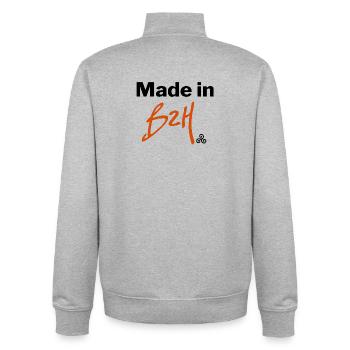 Made in BZH - Sweat zippé unisexe en coton bio Stanley/Stella - gris chiné - Dos - AI Model Male 185 light (185cm)
