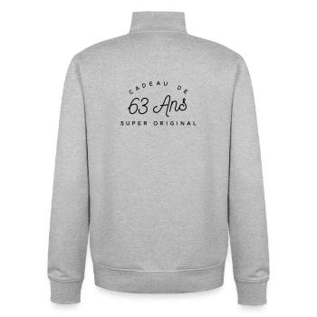 Cadeau 63 ans  - Sweat zippé unisexe en coton bio Stanley/Stella - gris chiné - Dos - AI Model Male 185 light (185cm)