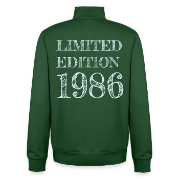 1986 Vintage - Unisex Organic Zip Sweatshirt von Stanley/Stella - Flaschengrün - Hinten - AI Model Male 185 dark (185cm)