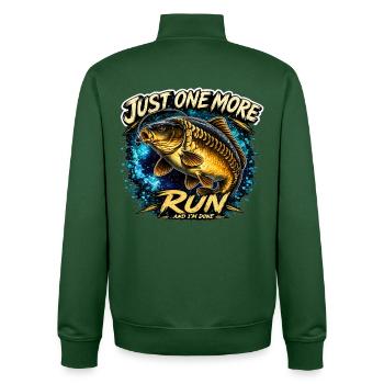 Nur noch eine Runde Karpfenfischerei-Design - Unisex Organic Zip Sweatshirt von Stanley/Stella - Flaschengrün - Hinten - AI Model Male 185 dark (185cm)