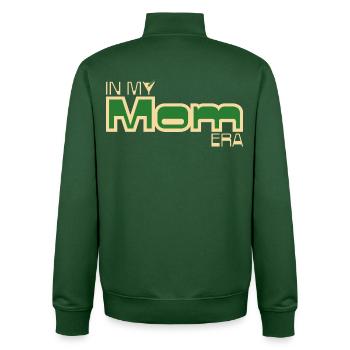 In My Mom Era – Retro-Mama-Statement in Grün - Unisex Organic Zip Sweatshirt von Stanley/Stella - Flaschengrün - Hinten - AI Model Male 185 dark (185cm)