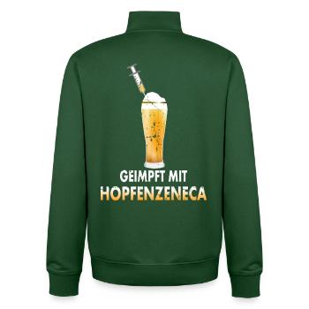 Geimpft mit Hopfenzeneca - Unisex Organic Zip Sweatshirt von Stanley/Stella - Flaschengrün - Hinten - AI Model Male 185 dark (185cm)