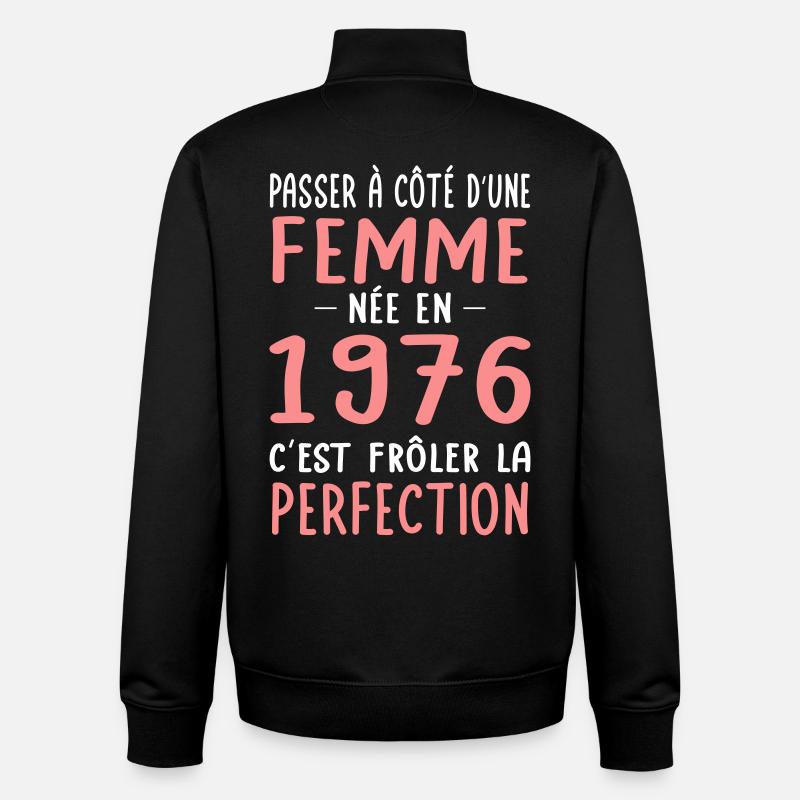 Geboren 1976 – Perfektion nahe - Unisex Organic Zip Sweatshirt von Stanley/Stella - Schwarz