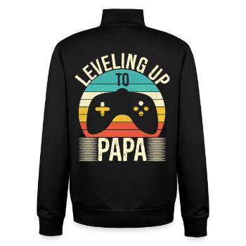 Auf dem Weg zum Papa - Unisex Organic Zip Sweatshirt von Stanley/Stella - Schwarz - Hinten - AI Model Male 185 light (185cm)