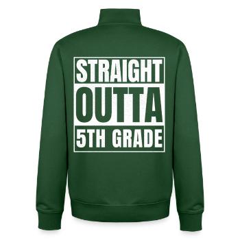 STRAIGHT OUTTA Fifth Grade - Unisex Organic Zip Sweatshirt von Stanley/Stella - Flaschengrün - Hinten - AI Model Male 185 dark (185cm)
