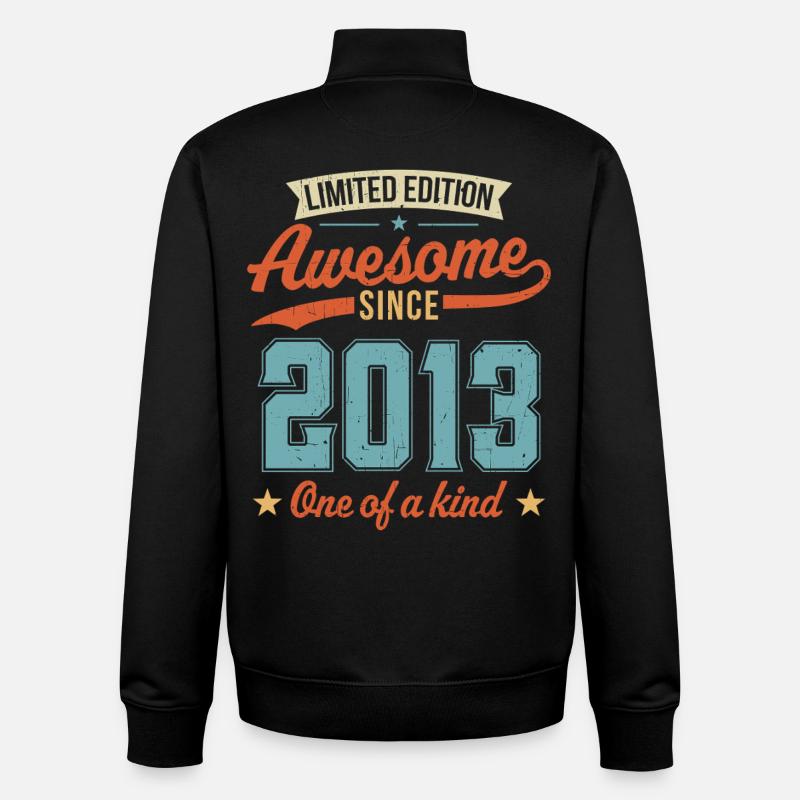 Awesome Since 2013 - Unisex Organic Zip Sweatshirt by Stanley/Stella - black