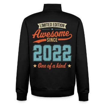 Großartig seit 2022 - Unisex Organic Zip Sweatshirt von Stanley/Stella - Schwarz - Hinten - AI Model Male 185 light (185cm)