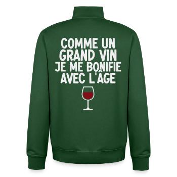 Wie ein großer Wein werde ich mit dem Alter besser - Unisex Organic Zip Sweatshirt von Stanley/Stella - Flaschengrün - Hinten - AI Model Male 185 dark (185cm)