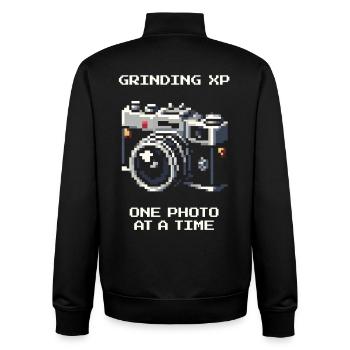 XP grinden | Foto für Foto besser, Fotografie - Unisex Organic Zip Sweatshirt von Stanley/Stella - Schwarz - Hinten - AI Model Male 185 light (185cm)