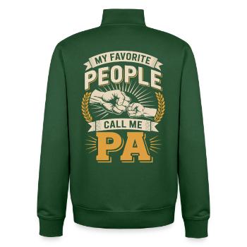 Papa-LiebeMeine Lieblingsmenschen nennen mich Papa - Unisex Organic Zip Sweatshirt von Stanley/Stella - Flaschengrün - Hinten - AI Model Male 185 dark (185cm)