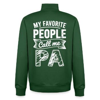 Meine Lieblingsmenschen nennen mich PA - Unisex Organic Zip Sweatshirt von Stanley/Stella - Flaschengrün - Hinten - AI Model Male 185 dark (185cm)