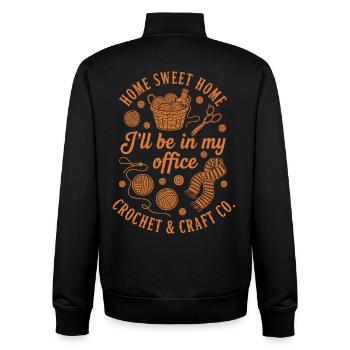 Lustiger Häkelliebhaber Zuhause süßes Zuhause Ich werde in meinem - Unisex Organic Zip Sweatshirt von Stanley/Stella - Schwarz - Hinten - AI Model Male 185 light (185cm)