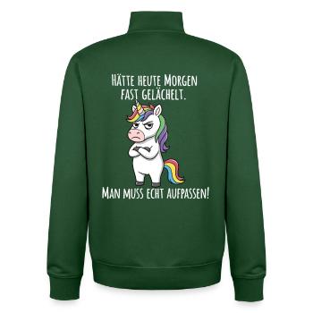 Fast gelächelt – Grummeliges Einhorn Morgenmuffel - Unisex Organic Zip Sweatshirt von Stanley/Stella - Flaschengrün - Hinten - AI Model Male 185 dark (185cm)