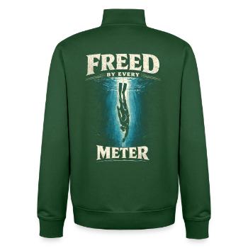 Apnoetauchen Freitauchen Freed By Every Meter - Unisex Organic Zip Sweatshirt von Stanley/Stella - Flaschengrün - Hinten - AI Model Male 185 dark (185cm)
