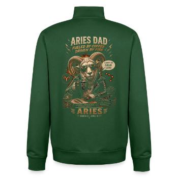 Widder-Papa: Kaffee und Astralfeuer – Tierkreis - Unisex Organic Zip Sweatshirt von Stanley/Stella - Flaschengrün - Hinten - AI Model Male 185 dark (185cm)