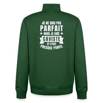 caviste, je suis caviste, cave à vin - Sweat zippé unisexe en coton bio Stanley/Stella - vert bouteille - Dos - AI Model Male 185 dark (185cm)