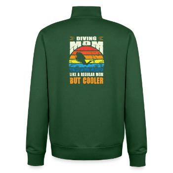 Diving Mom Outfit Lustiges Taucherin Geschenk - Unisex Organic Zip Sweatshirt von Stanley/Stella - Flaschengrün - Hinten - AI Model Male 185 dark (185cm)