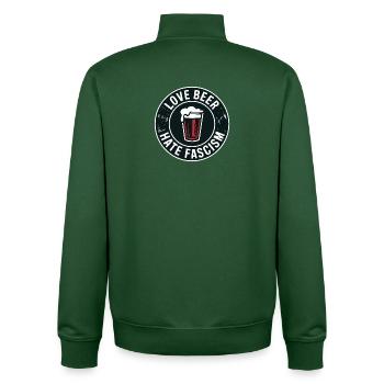 Liebe Bier, hasse Faschismus – Antifaschistisches Merch - Unisex Organic Zip Sweatshirt von Stanley/Stella - Flaschengrün - Hinten - AI Model Male 185 dark (185cm)