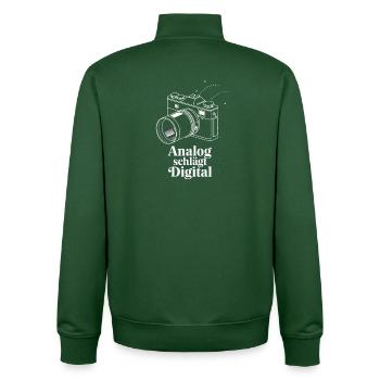  Analog schlägt Digital Retro Kamera Fotografie - Unisex Organic Zip Sweatshirt von Stanley/Stella - Flaschengrün - Hinten - AI Model Male 185 dark (185cm)