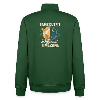 Citation du voyageur : même tenue, fuseau horaire différent - Sweat zippé unisexe en coton bio Stanley/Stella - vert bouteille - Dos - AI Model Male 185 dark (185cm)