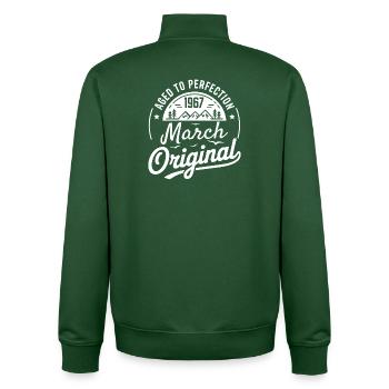 März 1967 – Legende der Gipfel und Berge - Unisex Organic Zip Sweatshirt von Stanley/Stella - Flaschengrün - Hinten - AI Model Male 185 dark (185cm)