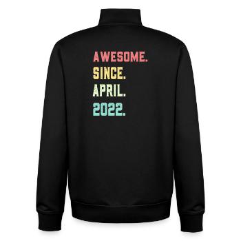 Großartig seit April 2022 - Unisex Organic Zip Sweatshirt von Stanley/Stella - Schwarz - Hinten - AI Model Male 185 light (185cm)