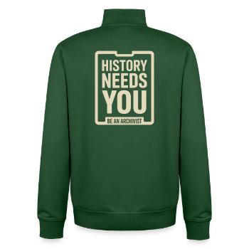 L’histoire a besoin de vous : soyez archiviste - Sweat zippé unisexe en coton bio Stanley/Stella - vert bouteille - Dos - AI Model Male 185 dark (185cm)
