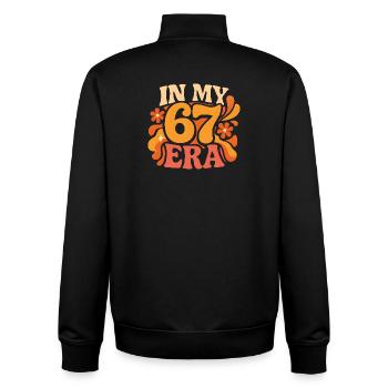 Dans mon anniversaire d’humour italien de cerveau pourri de l’ère 67 - Sweat zippé unisexe en coton bio Stanley/Stella - noir - Dos - AI Model Male 185 light (185cm)