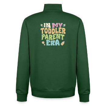 In my toddler parent era - Unisex Organic Zip Sweatshirt von Stanley/Stella - Flaschengrün - Hinten - AI Model Male 185 dark (185cm)