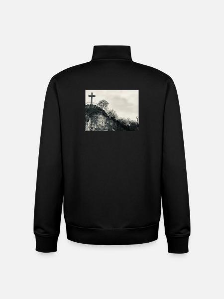Stone Hill with Cross - Unisex Organic Zip Sweatshirt by Stanley/Stella - black