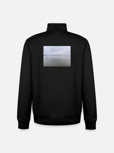 Silent seashore with sky reflection - Unisex Organic Zip Sweatshirt by Stanley/Stella - black