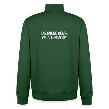 Alle entspannt euch, ich bin Therapeut, Retro-Humor - Unisex Organic Zip Sweatshirt von Stanley/Stella - Flaschengrün - Hinten - AI Model Male 185 dark (185cm)