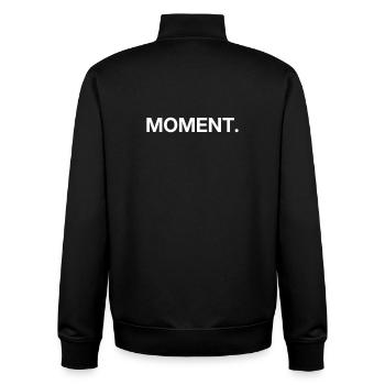 Moment – Minimalistisches Textdesign - Unisex Organic Zip Sweatshirt von Stanley/Stella - Schwarz - Hinten - AI Model Male 185 light (185cm)
