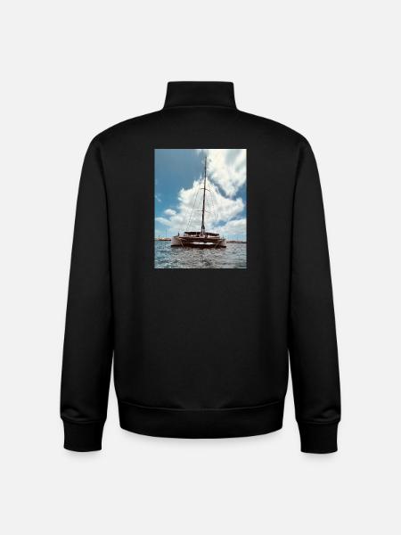 Sailing catamaran over the water - Unisex Organic Zip Sweatshirt by Stanley/Stella - black