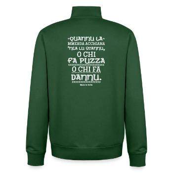 Sizilien-T-Shirt Sizilianischer Sprichwort-Aphorismus - Unisex Organic Zip Sweatshirt von Stanley/Stella - Flaschengrün - Hinten - AI Model Male 185 dark (185cm)