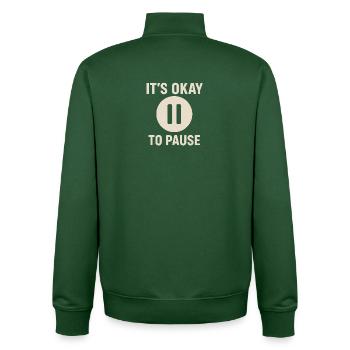 It’s Okay to Pause – Message Bien-Être Minimaliste - Sweat zippé unisexe en coton bio Stanley/Stella - vert bouteille - Dos - AI Model Male 185 dark (185cm)
